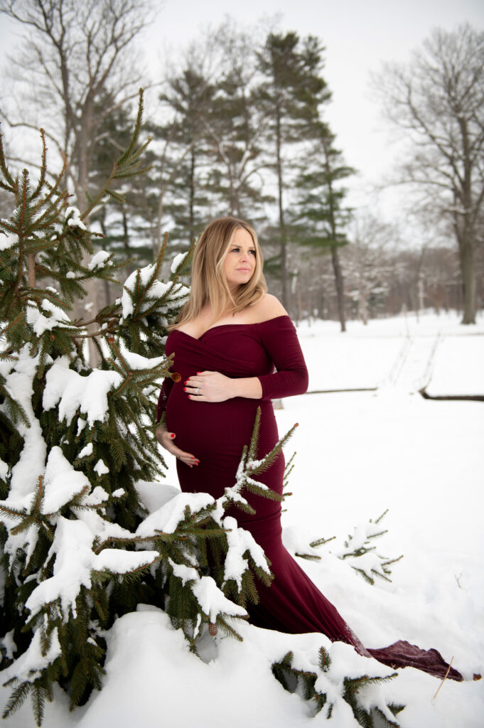 Maternity photography session at Hubbard Park in Meriden, CT