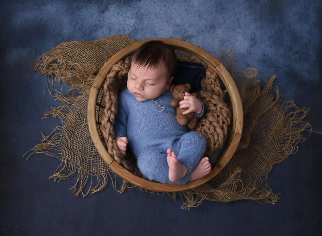 love a baby in a bowl! 