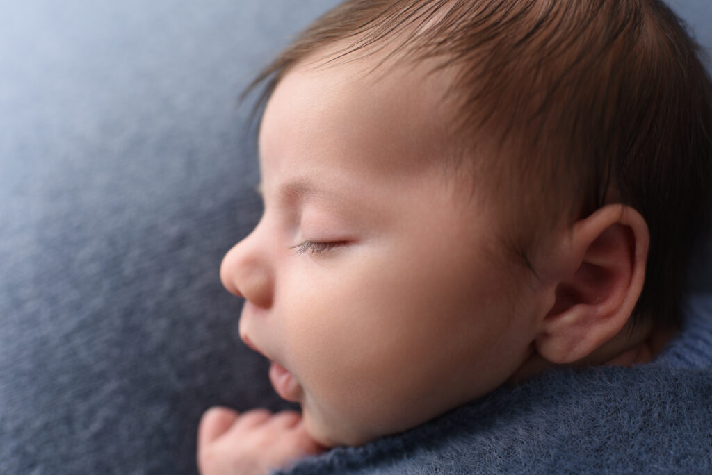 details, look at those eyelashes! 